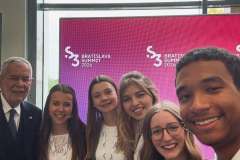 Die-naechste-Generation-gestaltet-Europa-🇪🇺💪Im-Rahmen-des-Slavkov-3-Gipfels-in-Bratislava-praesen