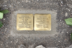 Stolpersteine-Inschriften-Foto-Lewis-Lieu