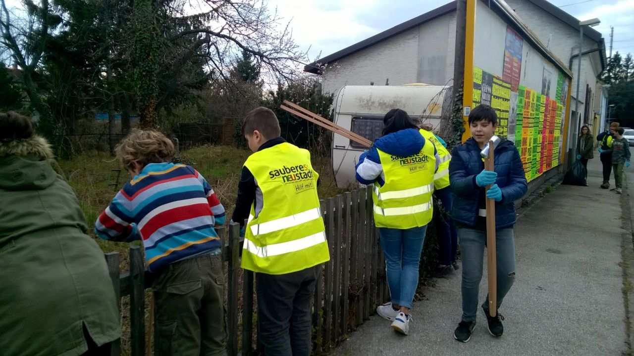 The “Litter Pick Up Project” in the English Club….