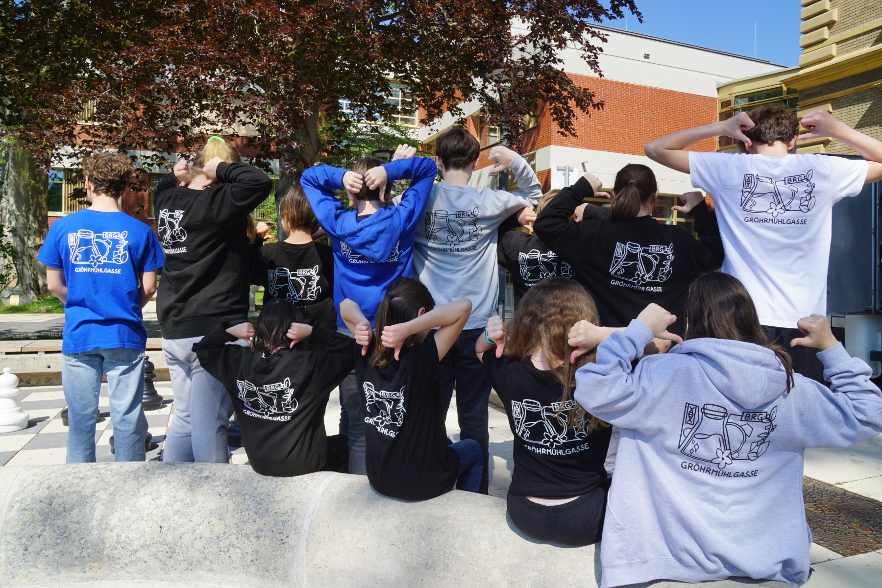 Wir sind Gröhrmühlgasse! – Unser Schulmerch – Die Bestellungen gehen weiter