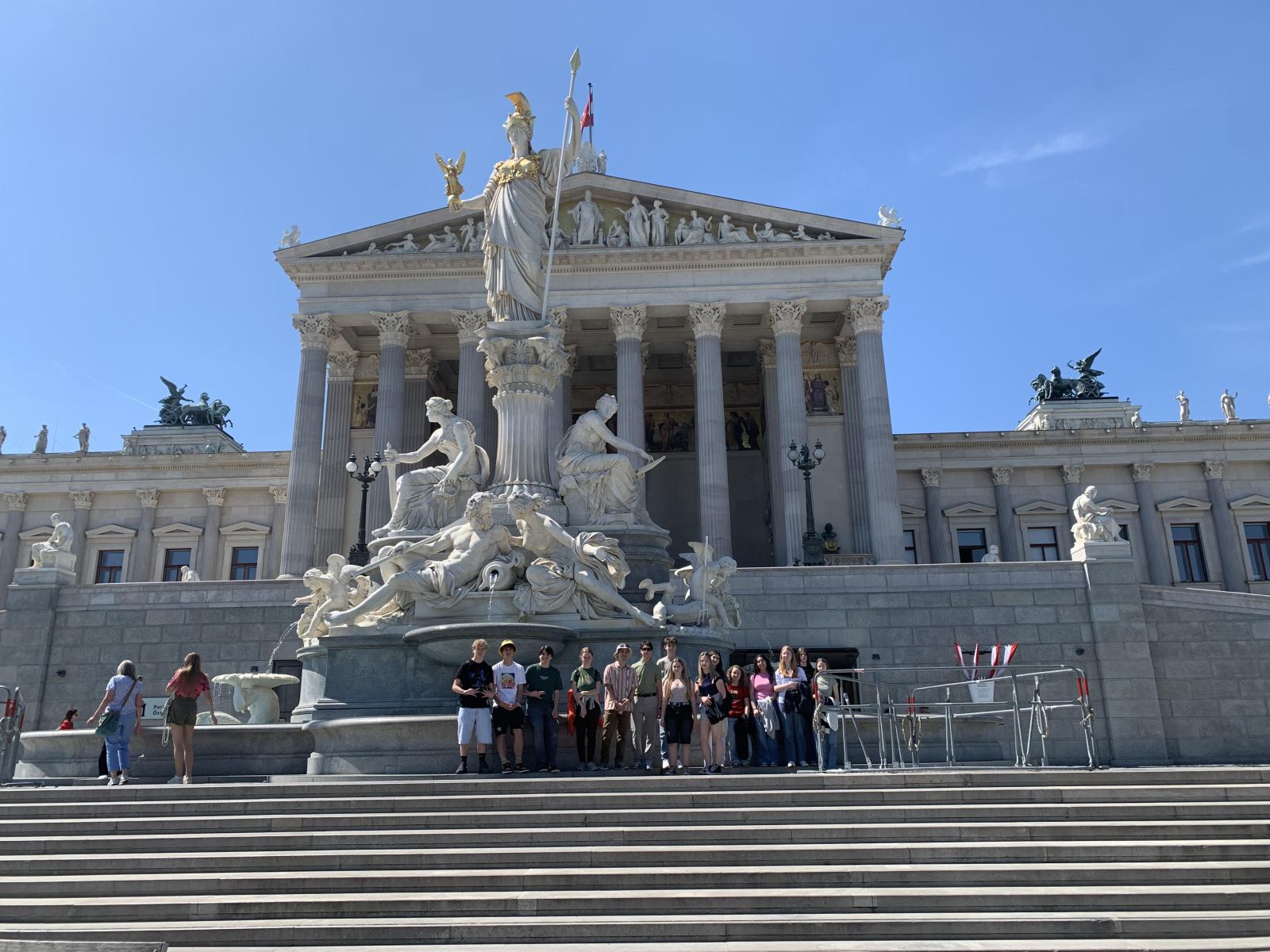 KUNST an verschiedenen Orten: ALBERTINA MODERN und Österreichisches Parlament