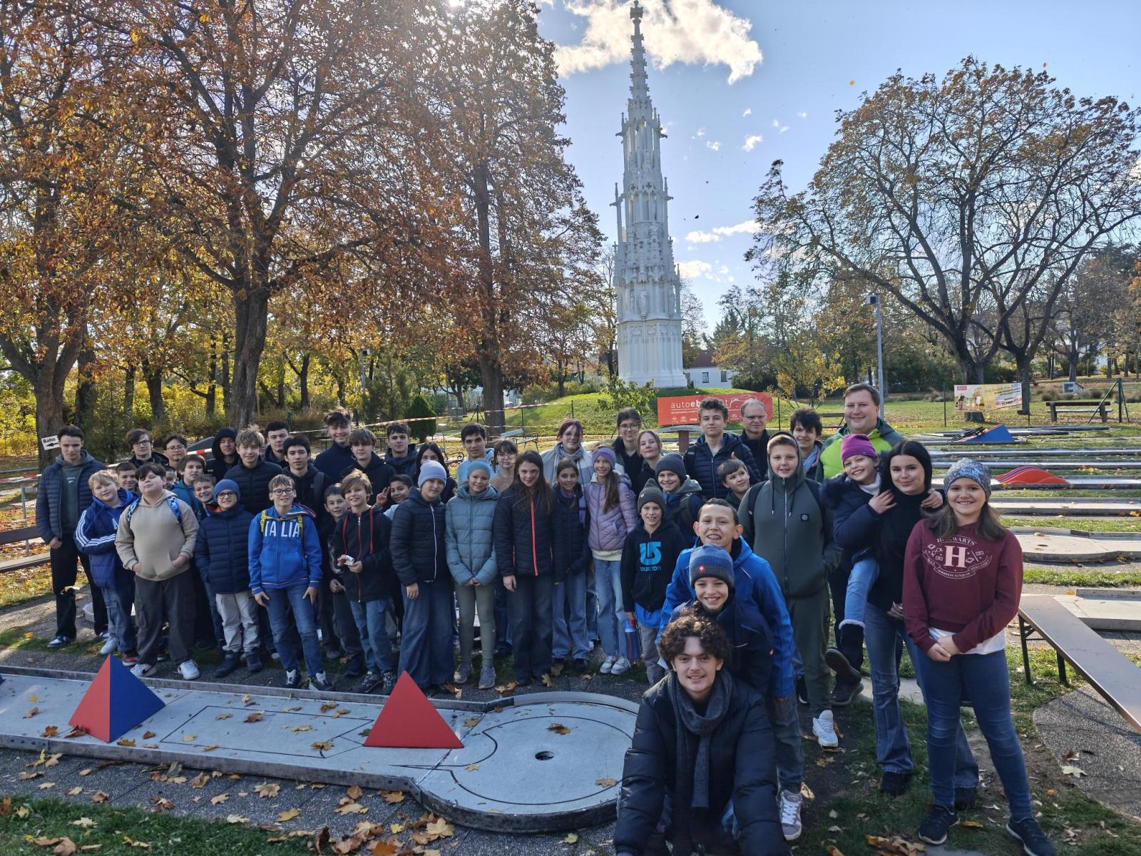 Buddy-Klassen 1h und 6am am Minigolfplatz – miteinander statt gegeneinander!