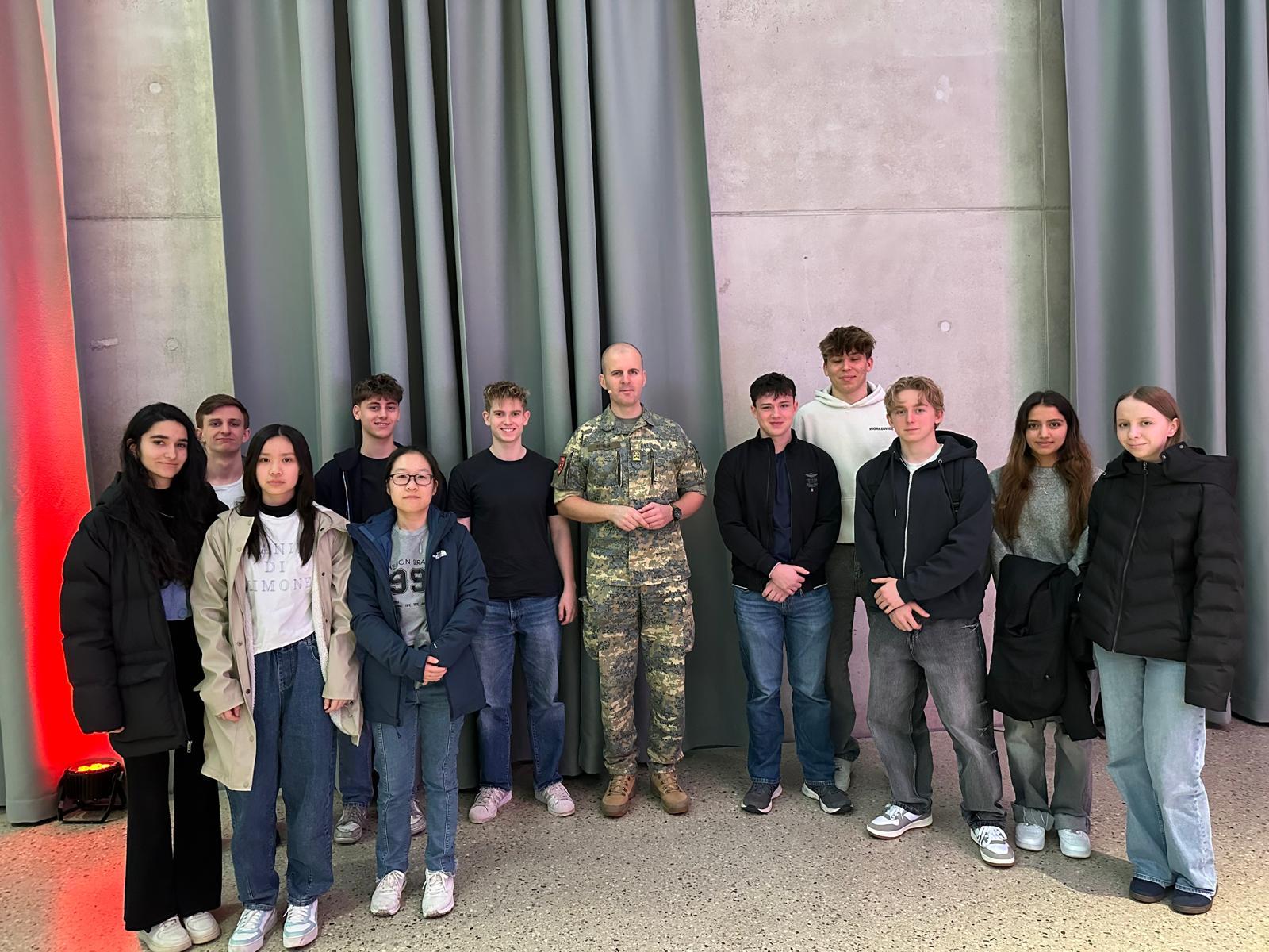 7. Klassen besuchten Experten-Vortrag von Oberst Reisner