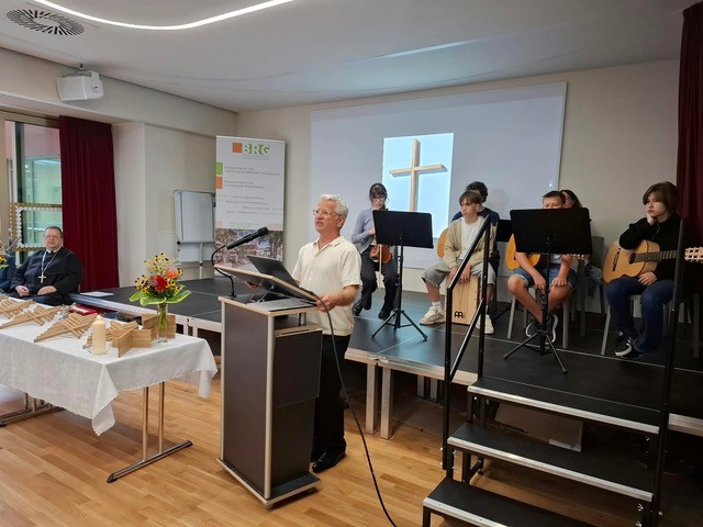 Schuleröffnungsgottesdienst und Segnung der neuen Schulkreuze